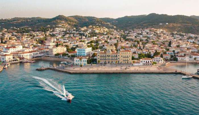 Το Poseidonion Grand Hotel υποδέχεται τη νέα σεζόν, ανανεώνοντας την εμπειρία φιλοξενίας στις Σπέτσες