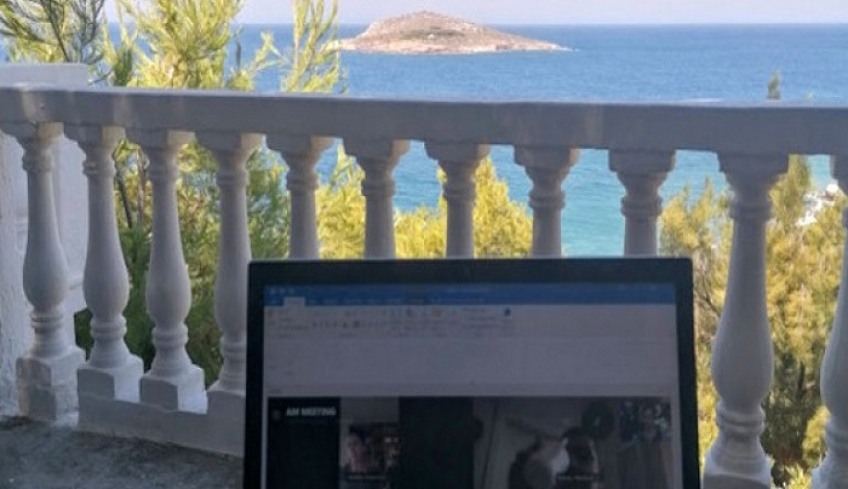 Η Ελλάδα ιδανική χώρα για εργασία εξ αποστάσεως: Μένει στην Κάλυμνο και εργάζεται για το Βέλγιο -«Δεν συγκρίνεται η ζωή εδώ»