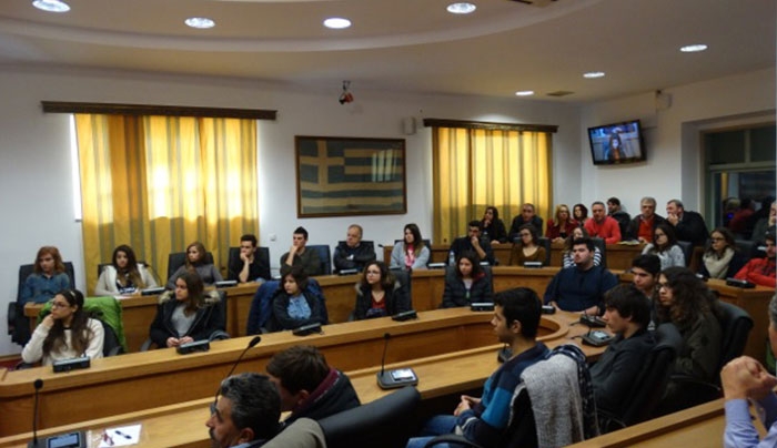 Δίεση: Η δημοτική αρχή ματαιοπονεί, αφού σκαρφίζεται τρόπους να μετριάσει τον αρνητικό αντίκτυπο της πολυέξοδης αίθουσας