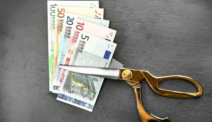 Οι τράπεζες «κουρεύουν» χρέη σε δάνεια και κάρτες – Τι προτείνουν για τα στεγαστικά