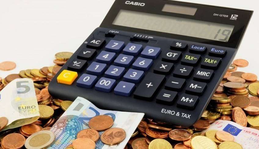 Αυξήσεις μισθών στους τραπεζικούς λογαριασμούς – Τι ισχύει αν ο εργοδότης δεν υιοθετήσει την αναπροσαρμογή