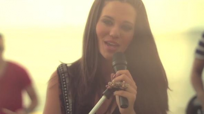 Unique Feat. Alessandra Rassimov: «Αγάπη Σαν Καλοκαίρι»
