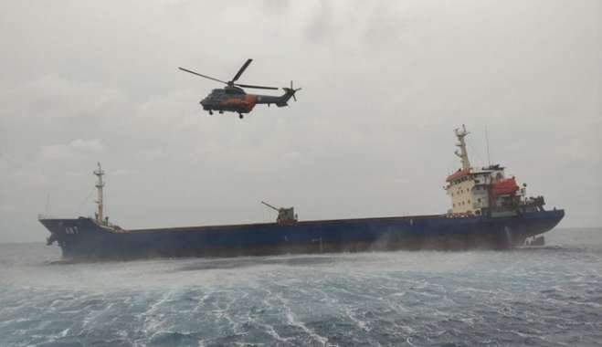 Σύγκρουση φορτηγών πλοίων στη Χίο – Αρνούνται τη βοήθεια οι Τούρκοι ναυτικοί
