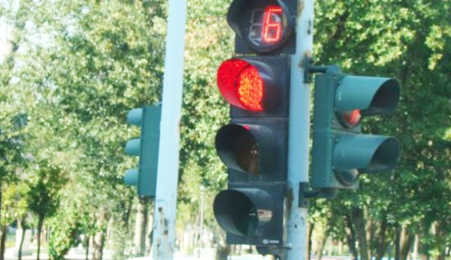 Αντίστροφη μέτρηση στα φανάρια μελετά το υπουργείο Υποδομών