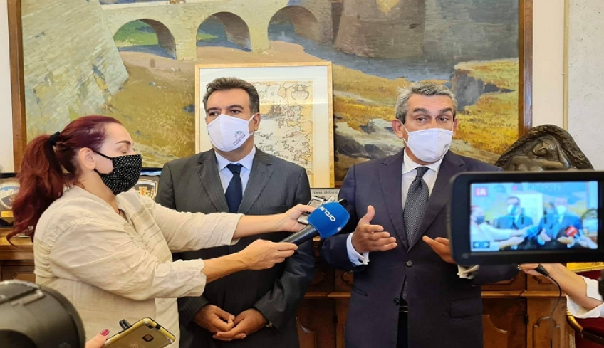 Συνάντηση στα γραφεία της Περιφέρειας με τον Υφυπουργό Τουρισμού, Μάνο Κόνσολα, για το μεγάλο θέμα των νησιών μας, τον Τουρισμό.