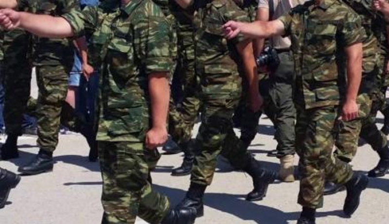Πληροφορίες για αύξηση της στρατιωτικής θητείας