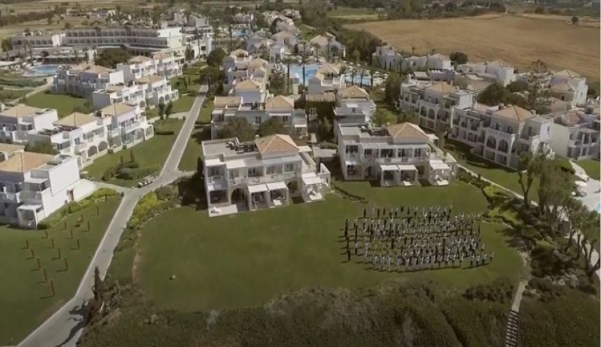 Το Neptune Hotel-Resort καλωσορίζει την σαιζόν και τους πελάτες του με ένα μοναδικό βίντεο, με τη συμμετοχή όλου του προσωπικού!
