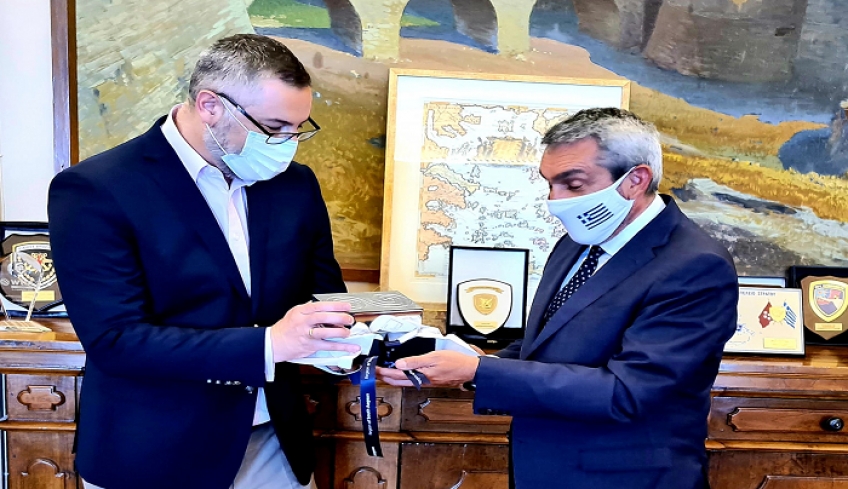 ΕΠΙΣΚΕΨΗ ΤΟΥ ΠΡΕΣΒΗ ΤΗΣ ΑΥΣΤΡΑΛΙΑΣ ΣΤΟΝ ΠΕΡΙΦΕΡΕΙΑΡΧΗ