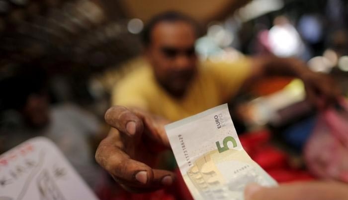 Νέο «τσεκούρι» σε επιδόματα – Τι φέρνει η τρίτη αξιολόγηση
