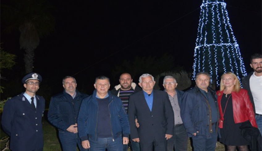 ΑΝΑΜΑ ΧΡΙΣΤΟΥΓΕΝΝΙΑΤΙΚΟΥ ΔΕΝΤΡΟΥ ΣΤΟΝ ΚΥΚΛΟ ΑΕΡΟΔΡΟΜΙΟΥ ΚΩ (ΦΩΤΟ-ΒΙΝΤΕΟ)