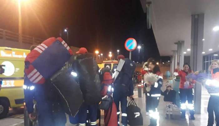 Σεισμός στην Τουρκία: Συγκίνηση και λουλούδια για την ΕΜΑΚ στην Θεσσαλονίκη – «Μας αγκάλιασαν, μας έλεγαν αδέρφια»