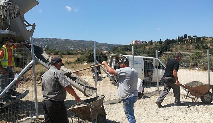 Ολοκληρώνεται η εγκατάσταση για τα ανεπιτήρητα παραγωγικά ζώα στο Πυλί (φωτό)