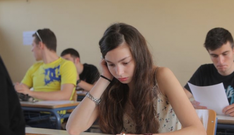 «Ράβε - ξήλωνε» ξανά στην Παιδεία: «Επιστρέφουν» οι δέσμες, καθιερώνεται το εθνικό απολυτήριο