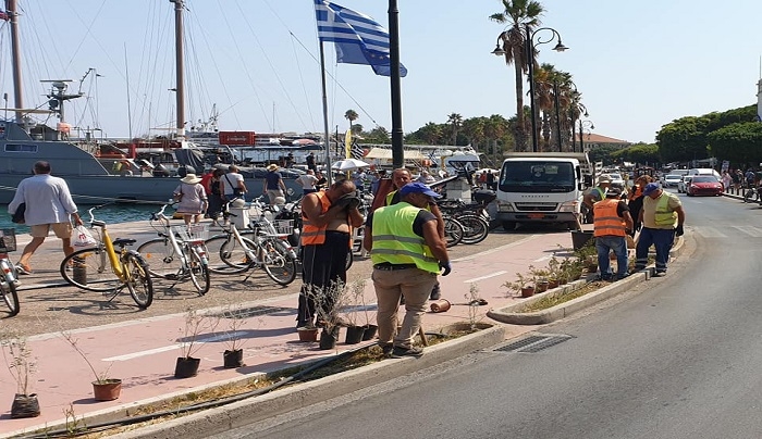 ΣΤΙΣ ΕΡΓΑΣΙΕΣ ΓΙΑ ΤΟΝ ΚΑΛΛΩΠΙΣΜΟ ΤΟΥ ΠΑΡΑΛΙΑΚΟΥ ΚΕΝΤΡΙΚΟΥ ΔΡΟΜΟΥ ΝΩΡΙΣ ΤΟ ΠΡΩΙ Ο ΝΕΟΣ ΔΗΜΑΡΧΟΣ