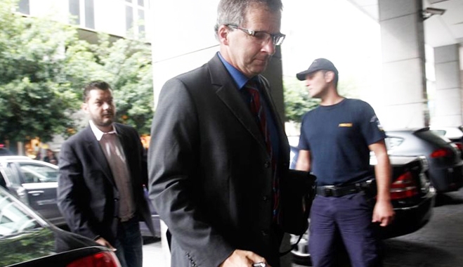 Εμπλοκή με την Τρόικα: Αναχωρεί χωρίς συμφωνία σε ούτε ένα θέμα