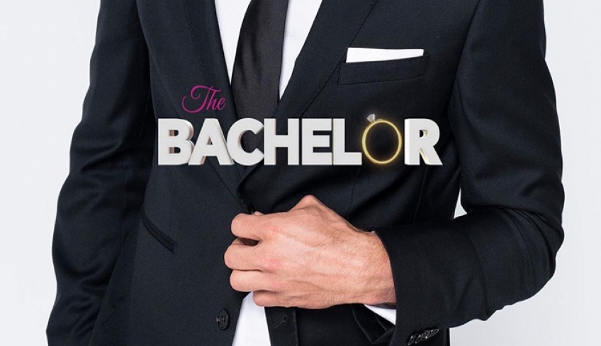 «Κλείδωσε» ο άντρας του «Bachelor» του ALPHA – Κούκλος και γνωστός