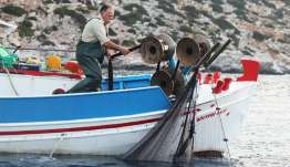 Σε ασφυκτικό κλοιό η παράκτια αλιεία στα Δωδεκάνησα