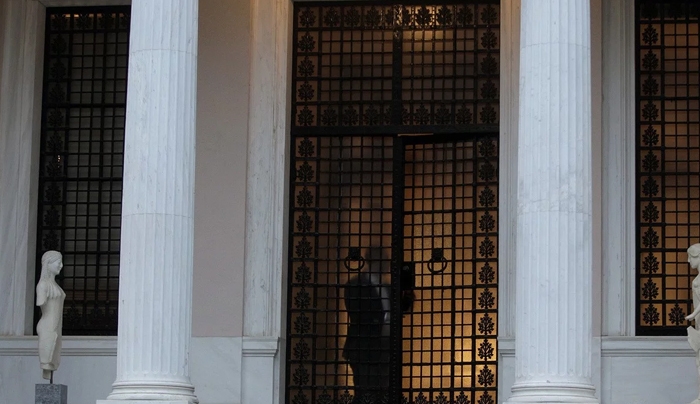 Νέα ρύθμιση την Δευτέρα για τους συμβασιούχους έβγαλε η έκτακτη σύσκεψη στο Μαξίμου