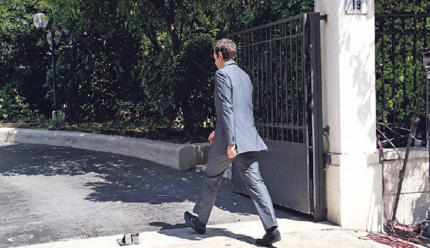 Σε απόγνωση η κυβέρνηση: Οι δημοσκοπήσεις και τα fake news του Μαξίμου