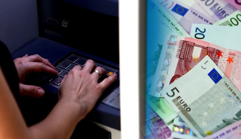 ΑΤΜ: Χρέωση ακόμη και για ενημέρωση υπολοίπου - Τα ποσά ανά συναλλαγή
