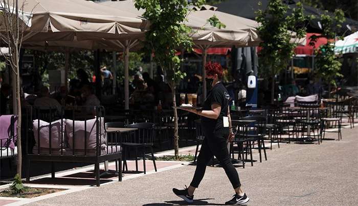 Πόσο θα αυξηθεί ο κατώτατος μισθός το 2026 - Όλα τα σενάρια