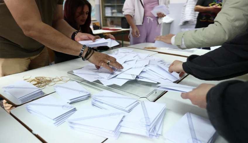 Έκπληξη με νέα δημοσκόπηση που «βλέπει» 8 κόμματα στη Βουλή