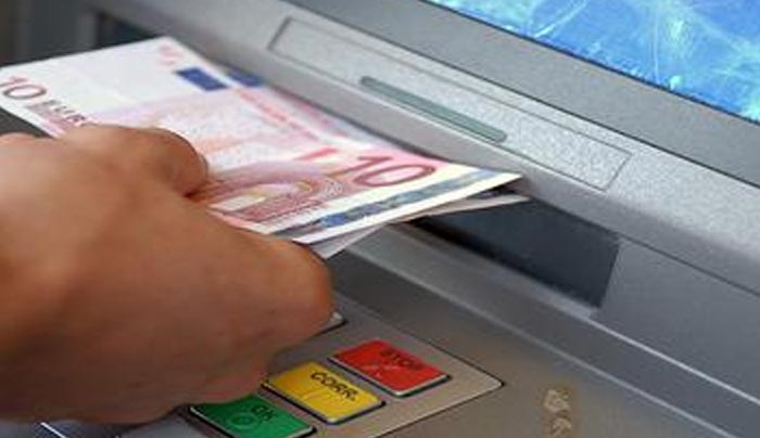 Καθυστερεί η χαλάρωση των capital controls για τα νοικοκυριά