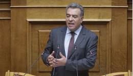 ΜΑΝΟΣ ΚΟΝΣΟΛΑΣ: «Συγγενείς ατόμων με αναπηρία θα μπορούν να εργάζονται ως προσωπικοί βοηθοί, μόνο σε νησιωτικούς δήμους κάτω των 5.000 κατοίκων»