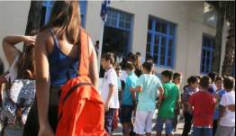 Σχολεία: Αντίστροφη μέτρηση για το πρώτο κουδούνι – Όλα όσα πρέπει να γνωρίζουν μαθητές και γονείς