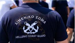 Τουριστικό σκάφος από το Κουσάντασι με 250 επιβάτες έφτασε με άθλιες συνθήκες στην Κω, η παρέμβαση του λιμενικού και το «μπράβο» του Κικίλια
