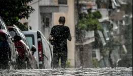 Καιρός σήμερα: Βροχές σε πολλές περιοχές της χώρας – Ήπιοι άνεμοι και θερμοκρασία έως 31 °C