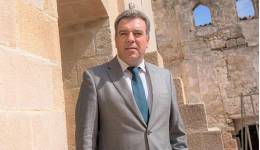 ΜΑΝΟΣ ΚΟΝΣΟΛΑΣ: «Σχεδιασμός για την αξιοποίηση των διαθέσιμων πόρων για τα επόμενα 8 χρόνια για την περιφερειακή ανάπτυξη και τη στήριξη της οικονομίας και των υποδομών των νησιών μας»